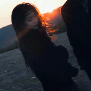 美女换衣裸体❌扒开腿视频
